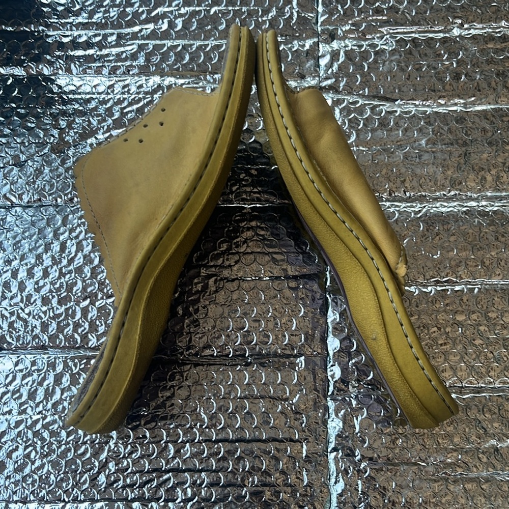 Simple Yellow Leather Slide Sandals - Picture 7 of 12